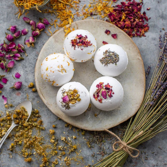 www.thebristolartisan.mom, CHRISTMAS VEGAN GIFT GUIDE. WE ARE THE PERFECT PLACE TO SHOP FOR UNIQUE HANDMADE AND SUSTAINABLE CHRISTMAS GIFTS, CHRISTMAS DECORATIONS, CHRISTMAS CARDS AND WRAPPING PAPER. THE BRISTOL ARTISAN