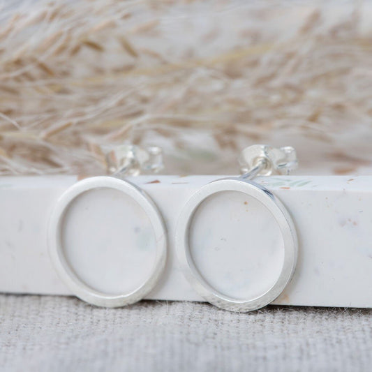 Circle stud earrings - silver - THE BRISTOL ARTISAN